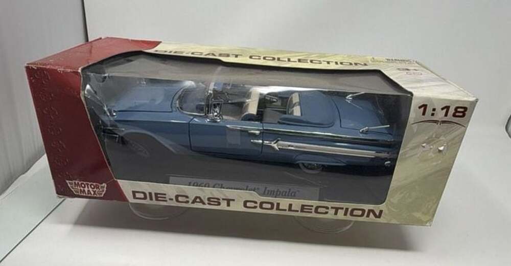 Motormax 1:18 Die Cast Collection 1960 Chevrolet Impala Convertible Blue